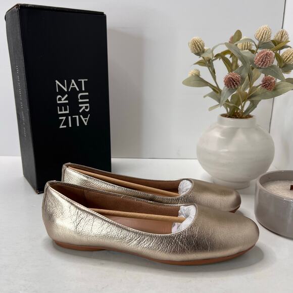 Naturalizer Maxwell Leather Metallic Flat Warm Silver (Gold)Women 8.5 Narrow NWB - Picture 2 of 10